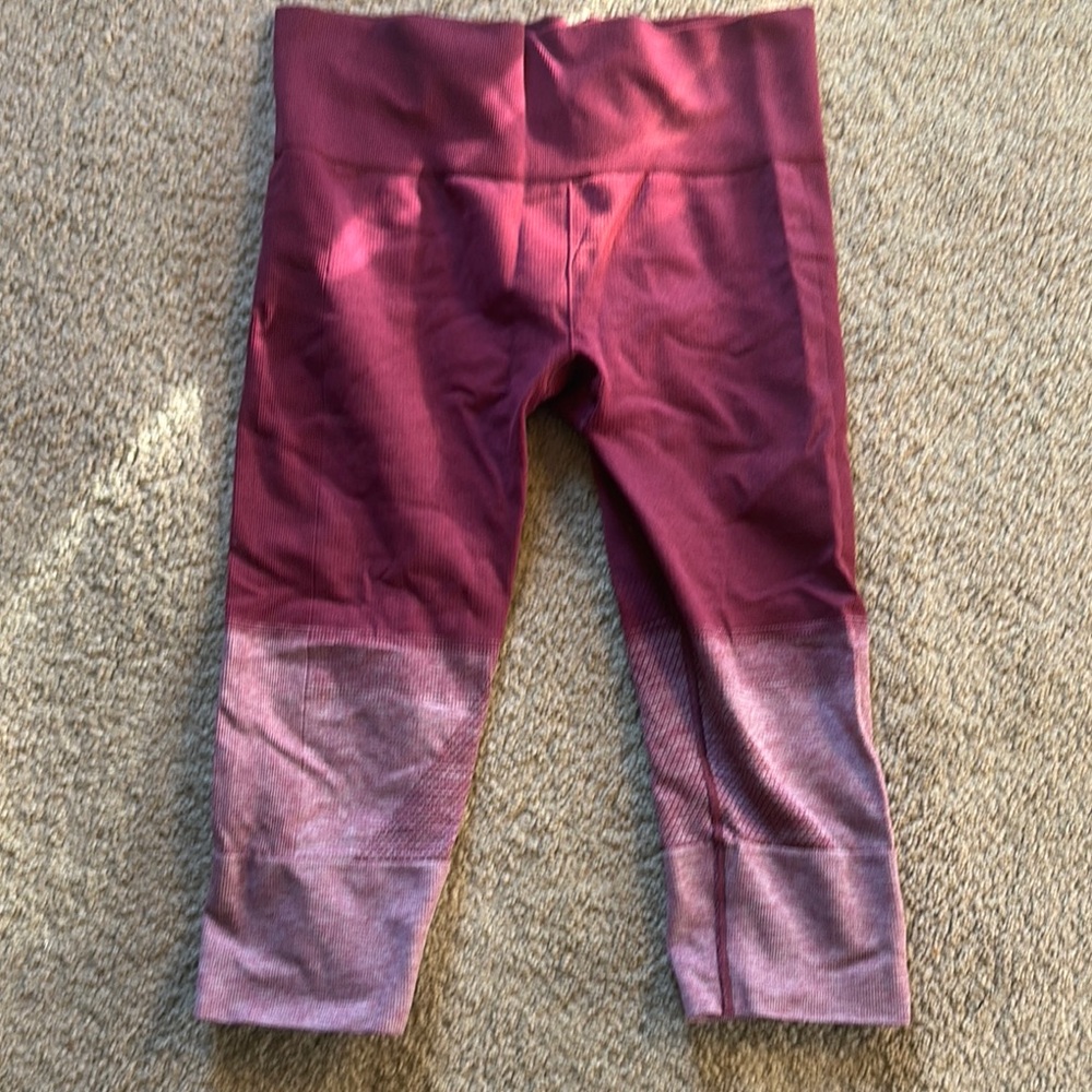 Red Athletic Leggings with High Waist and Smooth Ombré Effect
